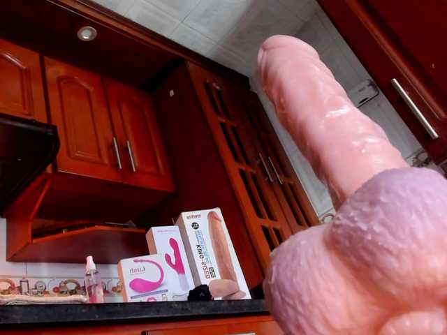 Live sex webcam photo for LaurenHills #277379525