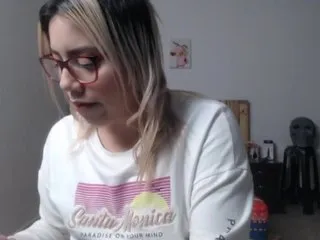 Live sex webcam photo for LaurenJohnsom #186744894