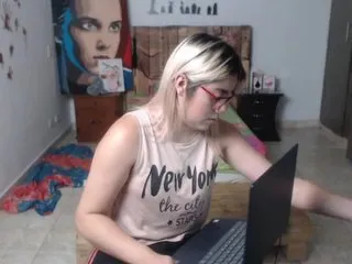Live sex webcam photo for LaurenJohnsom #189122582