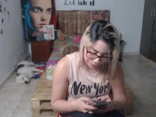 Live sex webcam photo for LaurenJohnsom #189135506