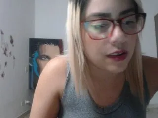 Live sex webcam photo for LaurenJohnsom #192372493