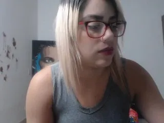 Live sex webcam photo for LaurenJohnsom #192378443