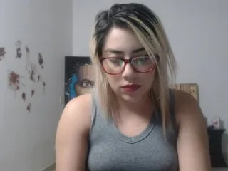 Live sex webcam photo for LaurenJohnsom #192384391