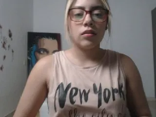 Live sex webcam photo for LaurenJohnsom #192729033