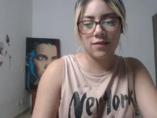 Live sex webcam photo for LaurenJohnsom #192742569
