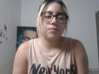 Live sex webcam photo for LaurenJohnsom #192765103