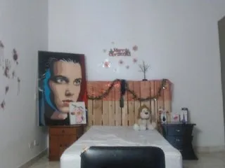 Live sex webcam photo for LaurenJohnsom #193031048