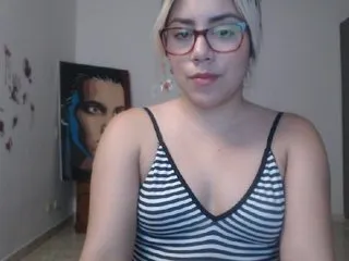 Live sex webcam photo for LaurenJohnsom #194301145