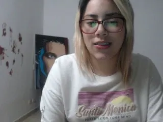 Live sex webcam photo for LaurenJohnsom #194778292