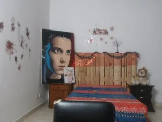 Live sex webcam photo for LaurenJohnsom #195199989