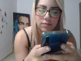 Live sex webcam photo for LaurenJohnsom #195431681