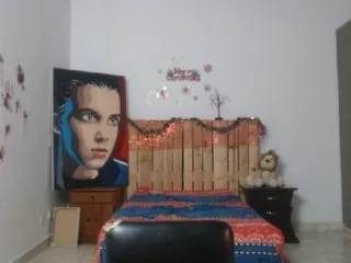 Live sex webcam photo for LaurenJohnsom #195438692