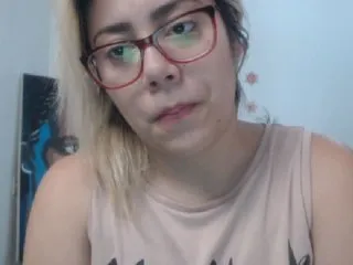 Live sex webcam photo for LaurenJohnsom #198323600