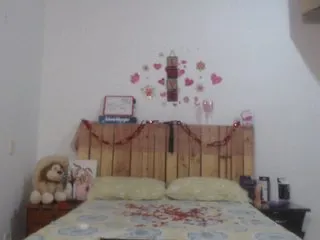 Live sex webcam photo for LaurenJohnsom #209352376