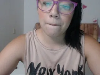 Live sex webcam photo for LaurenJohnsom #211840413