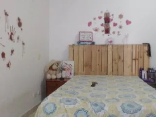 Live sex webcam photo for LaurenJohnsom #218621428
