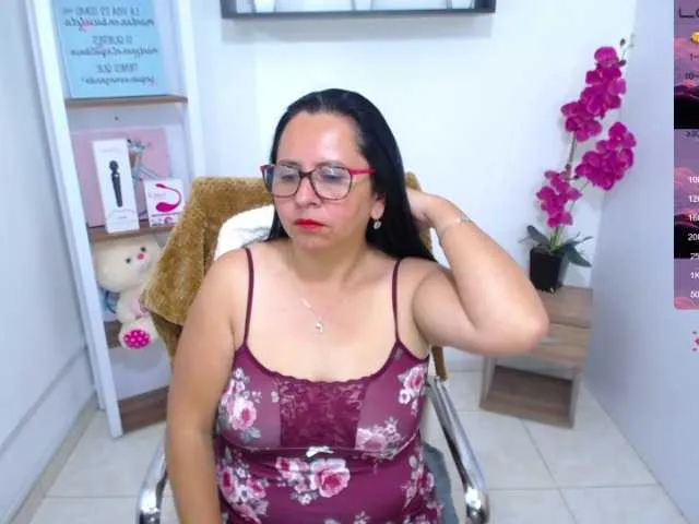 Live sex webcam photo for LaurenMature #272326975