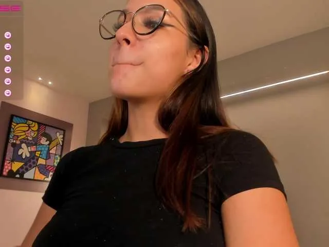 Live sex webcam photo for LaurenMiller1 #275577987