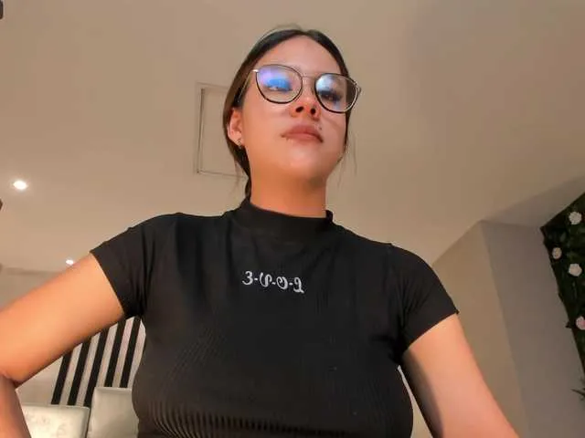 Live sex webcam photo for LaurenMiller1 #275669645