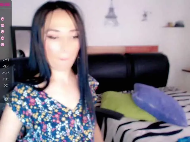 Live sex webcam photo for Laurenparis #272360849