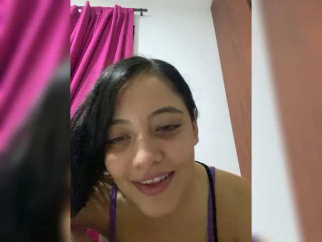 Live sex webcam photo for Laurie-Willia #277722626