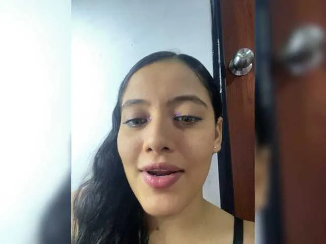 Live sex webcam photo for Laurie-Willia #277787721