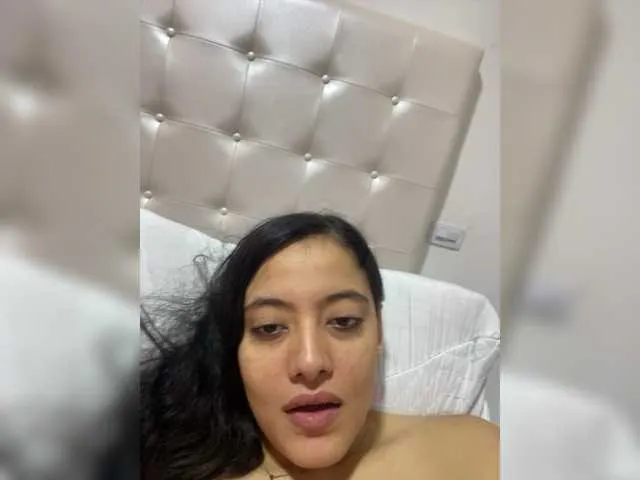 Live sex webcam photo for Laurie-Willia #278084644