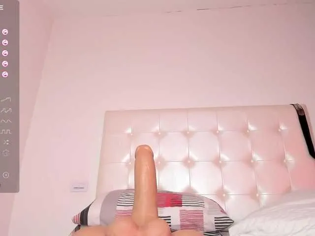 Live sex webcam photo for Laurie-Willia #278311866
