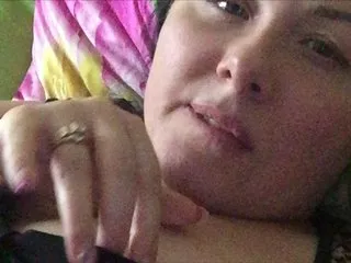 Live sex webcam photo for LaurieKeat #225568406