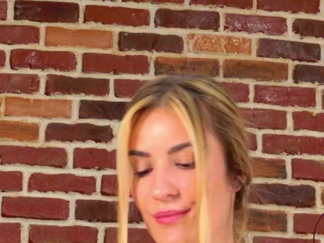 Live sex webcam photo for LaurynCopper #291339092