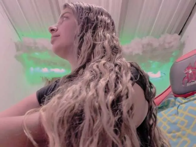 Live sex webcam photo for LauuuG #291066140