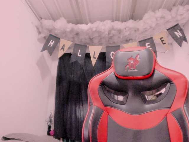 Live sex webcam photo for LauuuG #292154660