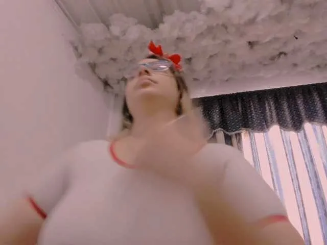 Live sex webcam photo for LauuuG #292354070