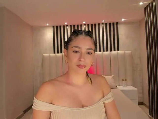 Live sex webcam photo for LaylaCutler #290552533