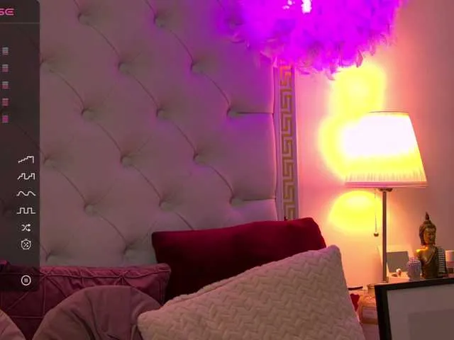 Live sex webcam photo for LaylaWood #276245674