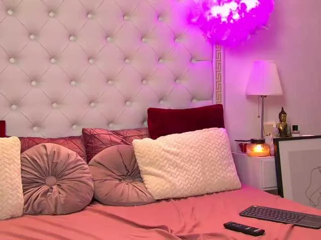 Live sex webcam photo for LaylaWood #276358244