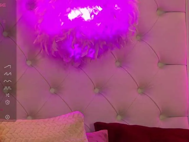 Live sex webcam photo for LaylaWood #277088399