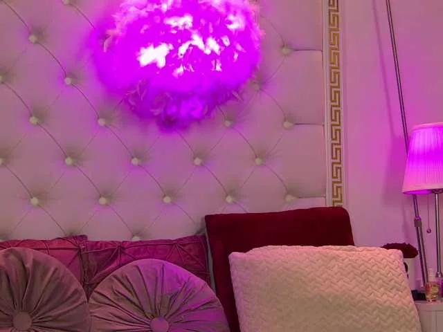 Live sex webcam photo for LaylaWood #277330024