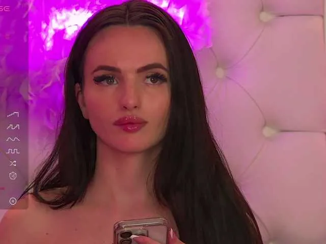 Live sex webcam photo for LaylaWood #277613029