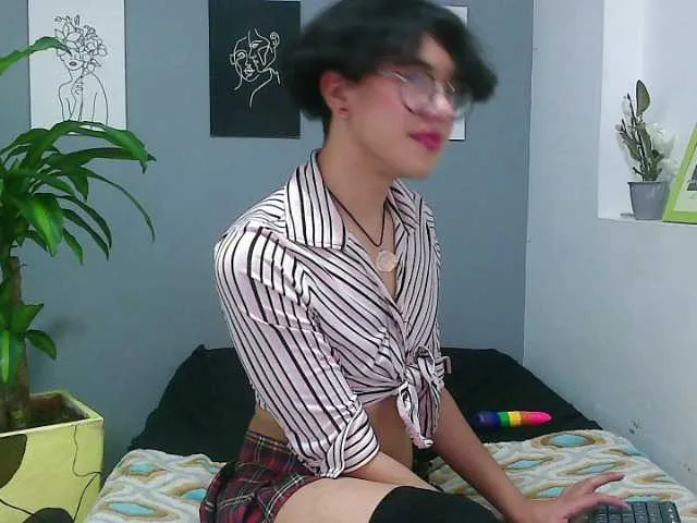 Live sex webcam photo for LeaMuller #273759481