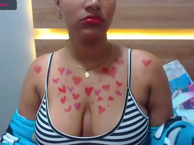 Live sex webcam photo for LeahCallens #272413149