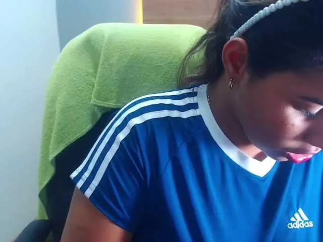 Live sex webcam photo for LeahCallens #272491659