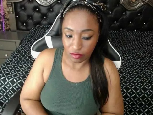 Live sex webcam photo for LeahMarsh #276518660