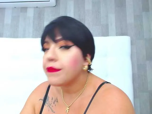 Live sex webcam photo for LeahMillerr #288060692