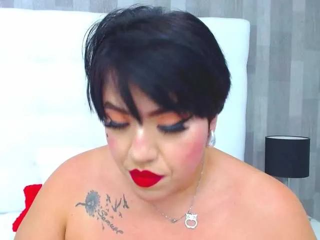 Live sex webcam photo for LeahMillerr #288060693