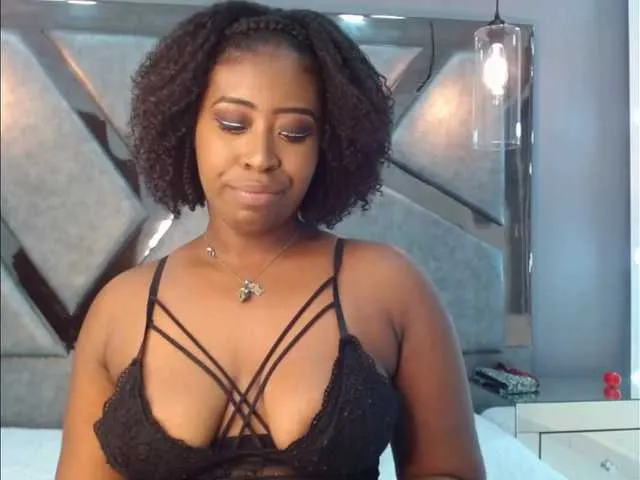 Live sex webcam photo for LeahMyers #272288412