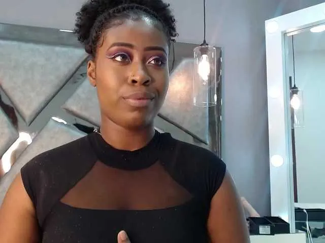 Live sex webcam photo for LeahMyers #272301551