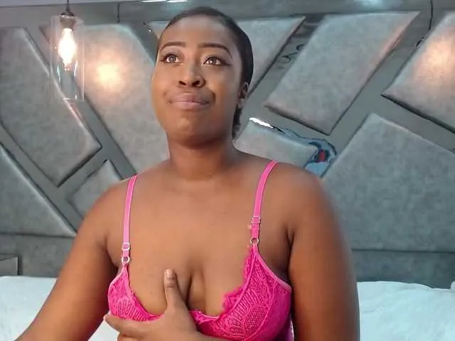 Live sex webcam photo for LeahMyers #272337214