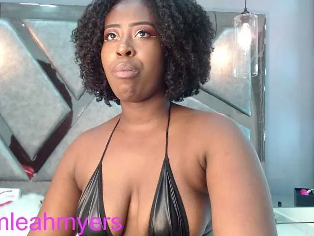 Live sex webcam photo for LeahMyers #272379981