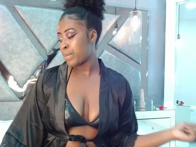 Live sex webcam photo for LeahMyers #272613426